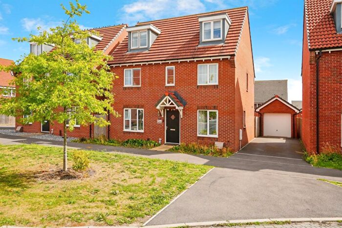 5 Bedroom Detached House For Sale In Nuthatch End, Didcot, OX11