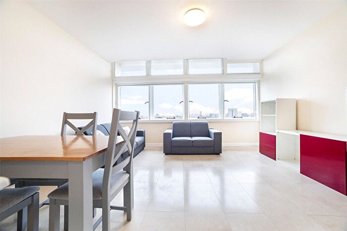 2 Bedroom Flat To Rent In Metro Central Heights, Newington Causeway, London, SE1