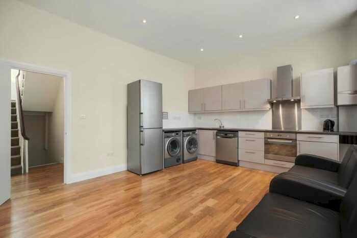 4 Bedroom Maisonette To Rent In Uxbridge Road, Shepherds Bush, London, W12