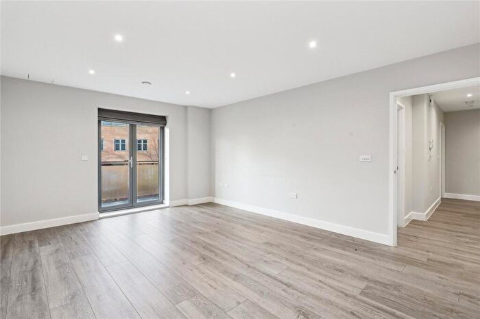 Apartment To Rent In Queens Road, Weybridge, Surrey, KT13