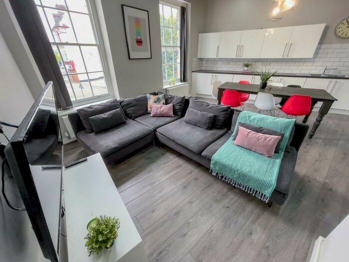 9 Bedroom Flat To Rent In Irvine Street, L7