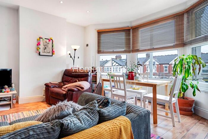2 Bedroom Apartment To Rent In Westbury Avenue, Turnpike Lane, N22
