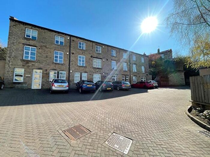 2 Bedroom Apartment To Rent In Brackendale, Bradford, BD10