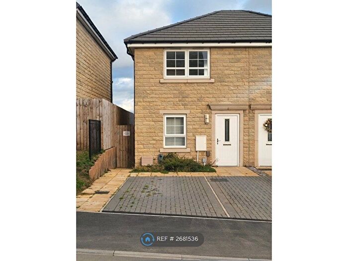 2 Bedroom Semi Detached House To Rent In Canter Way, Bradford, BD2