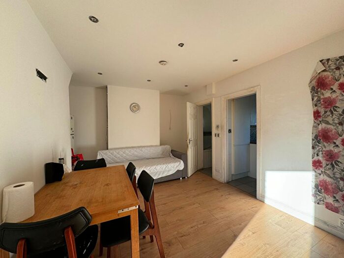 3 Bedroom Semi-Detached House To Rent In Newnham Gardens, Northolt, UB5