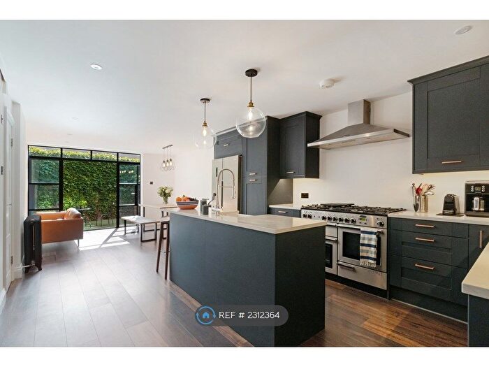 2 Bedroom Flat To Rent In St. Pauls Mews, London, NW1