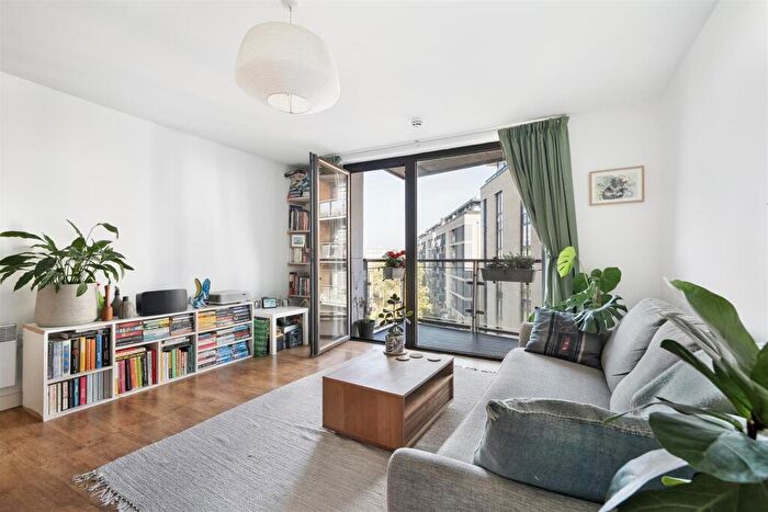 1 Bedroom Flat For Sale In Palmers Road, London, E2