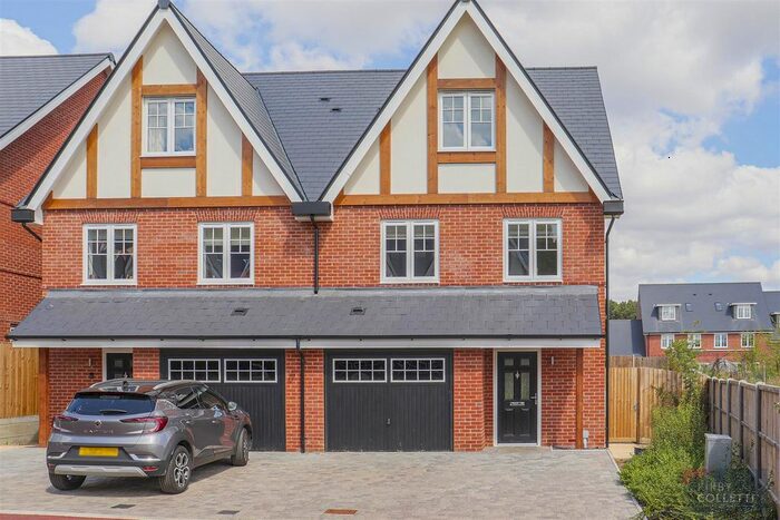 4 Bedroom End Of Terrace House To Rent In Anderson Close, Broxbourne, EN10