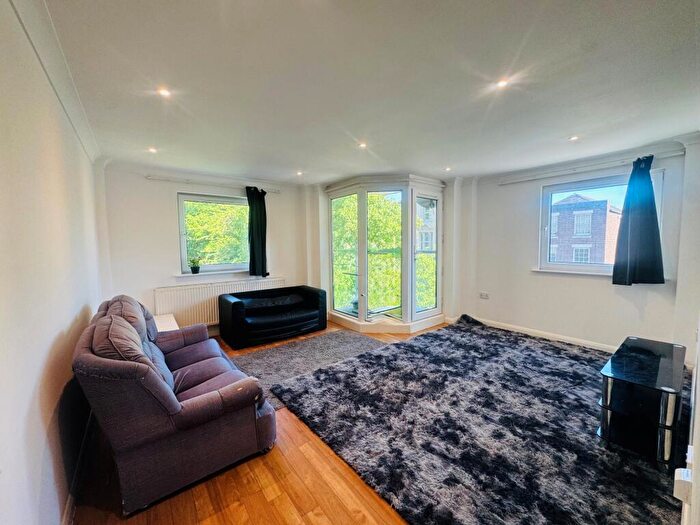 2 Bedroom Flat To Rent In Queen Street, Portsmouth, PO1