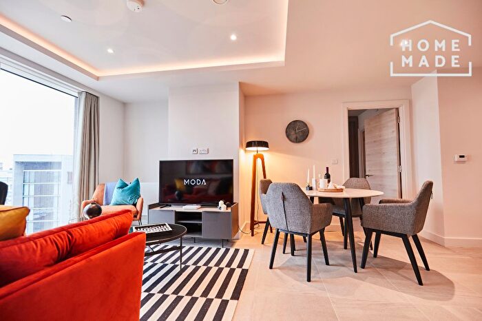 2 Bedroom Flat To Rent In Angel Gardens, M4