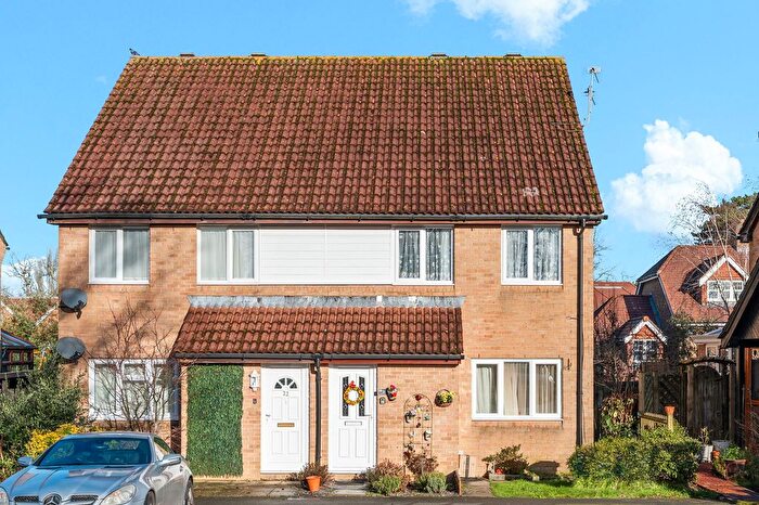 1 Bedroom Maisonette For Sale In Lancelot Close, Ifield, Crawley, RH11