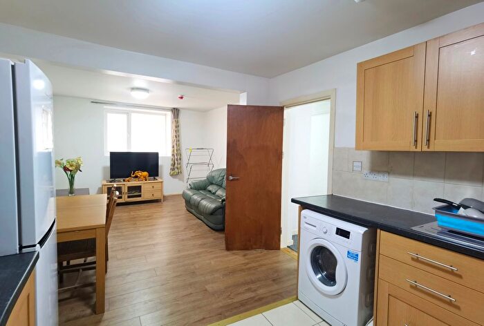 3 Bedroom Flat To Rent In St. Helens Road, Swansea, SA1
