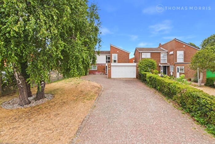 4 Bedroom Detached House For Sale In Ivel Gardens, Biggleswade, Bedfordshire, SG18