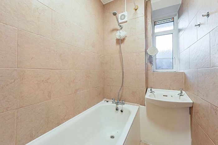 Studio To Rent In White City Estate, White City, London, W12