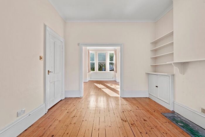 5 Bedroom Semi-detached House To Rent In Barrington Road, London, N8