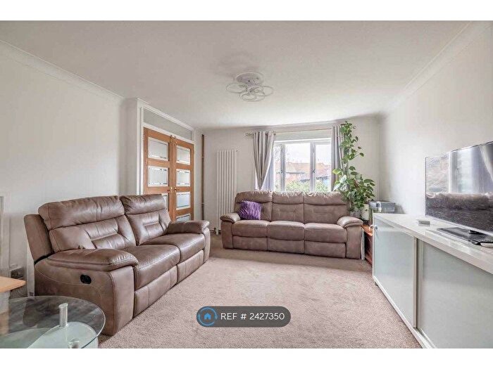4 Bedroom End Of Terrace House To Rent In Corfe Gardens, Slough, SL1