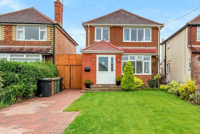 4 Bedroom Detached House To Rent In Shepherds Lane, Guildford, GU2