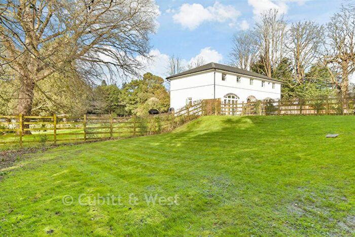 1 Bedroom Flat For Sale In Wray Park Road, Reigate, Surrey, RH2