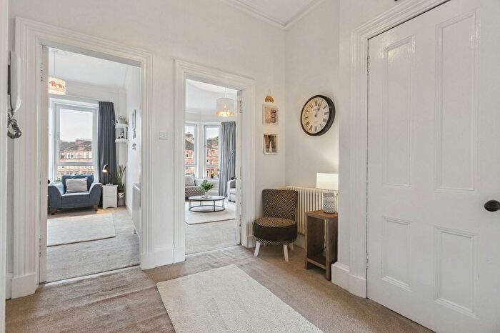 2 Bedroom Flat For Sale In Churchill Drive, Broomhill, G11