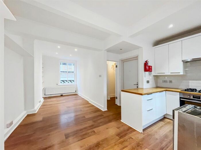 3 Bedroom Flat To Rent In Hanbury Street, Shoreditch, E1