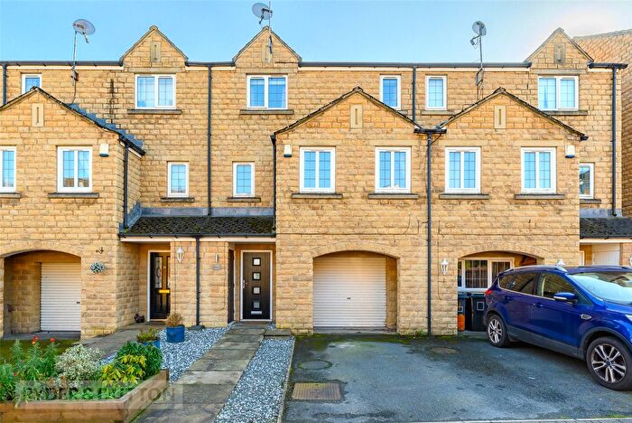 4 Bedroom Town House For Sale In Dale View, Longwood, Huddersfield, West Yorkshire, HD3