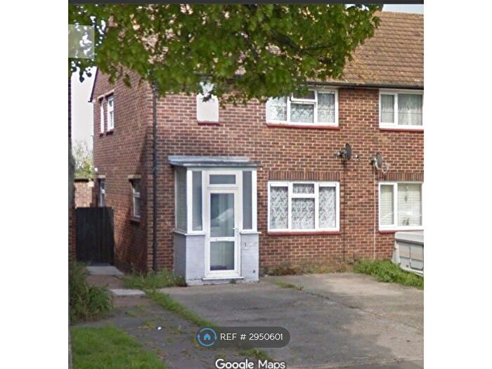 4 Bedroom Semi-Detached House To Rent In Newington Avenue, Southend-On-Sea, SS2