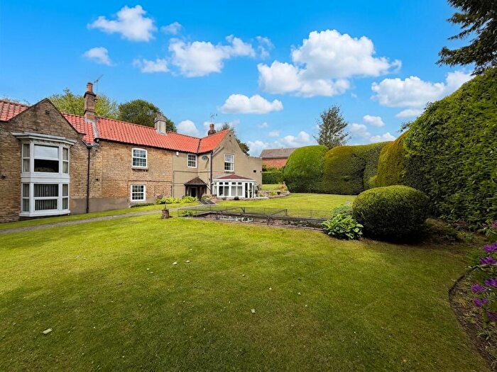 4 Bedroom Semi-Detached House For Sale In High Road, Carlton-In-Lindrick, S81