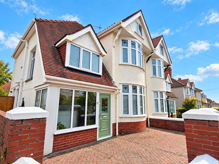 3 Bedroom Semi-Detached House For Sale In Park Avenue, Porthcawl, CF36