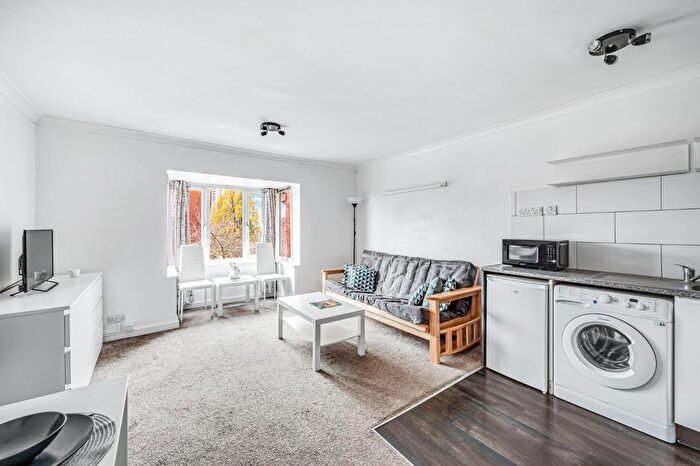1 Bedroom Flat To Rent In Cotton Avenue, Acton, W3