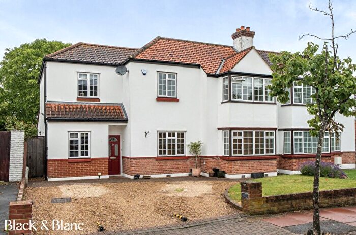 4 Bedroom Semi Detached House For Sale In The Grove, West Wickham, BR4