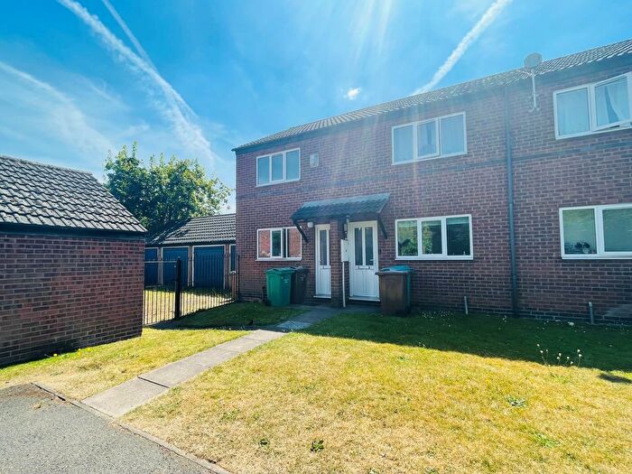 2 Bedroom Town House To Rent In Priory Mews, Nottingham, NG7