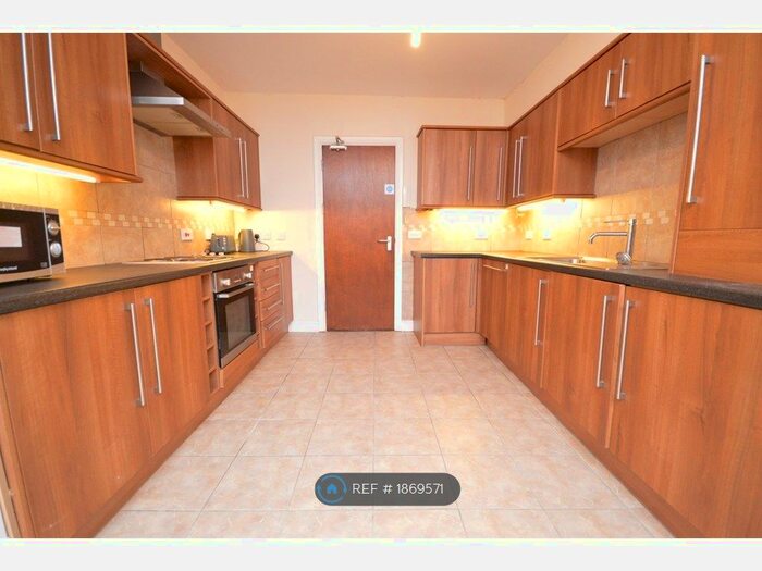 2 Bedroom Flat To Rent In Bryn Y Mor Crescent, Swansea, SA1