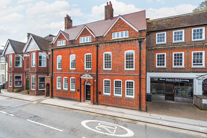 2 Bedroom Apartment To Rent In South Street, Farnham, GU9