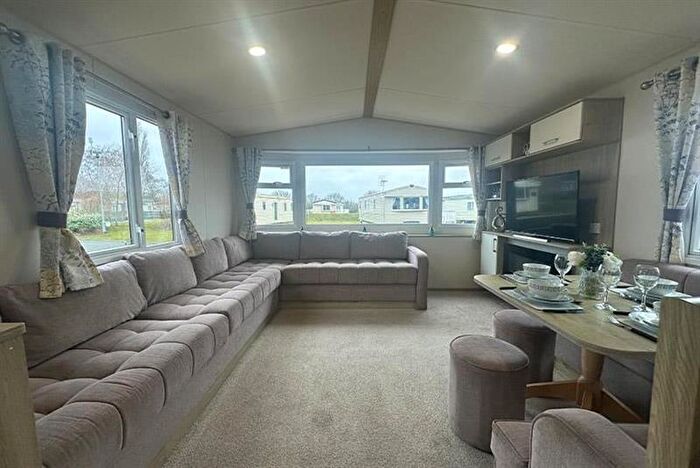 3 Bedroom Park Home For Sale In Tattershall Lakes Country Park, LN4