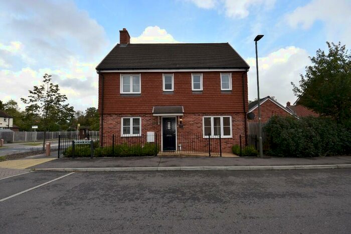 3 Bedroom Detached House To Rent In Killick Road, Horley, Surrey, RH6