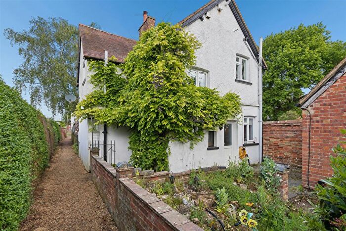 3 Bedroom Detached House For Sale In Aylesbury Road, Wing, Buckinghamshire, LU7