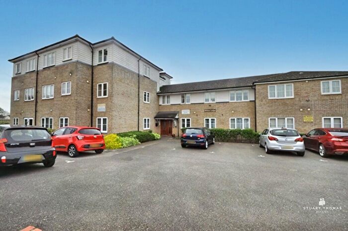 2 Bedroom Apartment For Sale In Hart Road, Benfleet, SS7