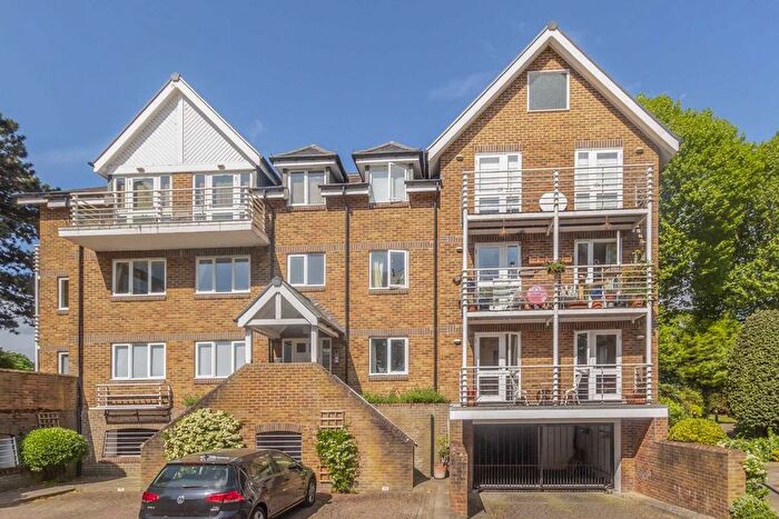 2 Bedroom Flat To Rent In Thames Close, Hampton, TW12