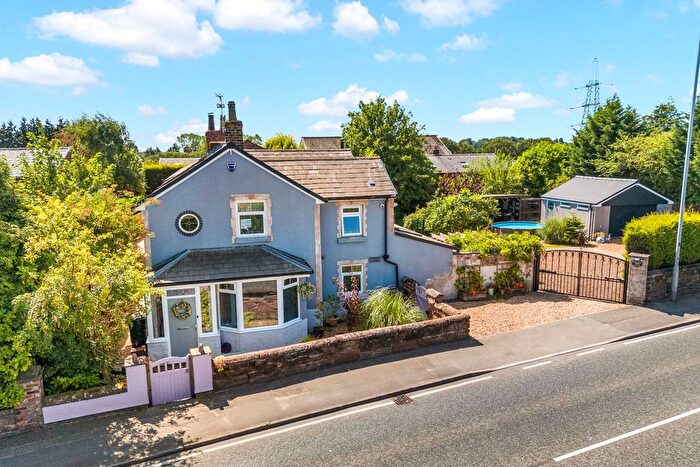 5 Bedroom Cottage For Sale In Place Farm Cottage, Warrington Road, Rainhill, L35
