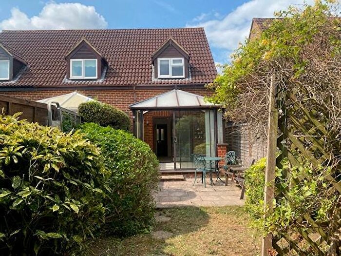 2 Bedroom House For Sale In Chilmans Drive, Great Bookham, KT23
