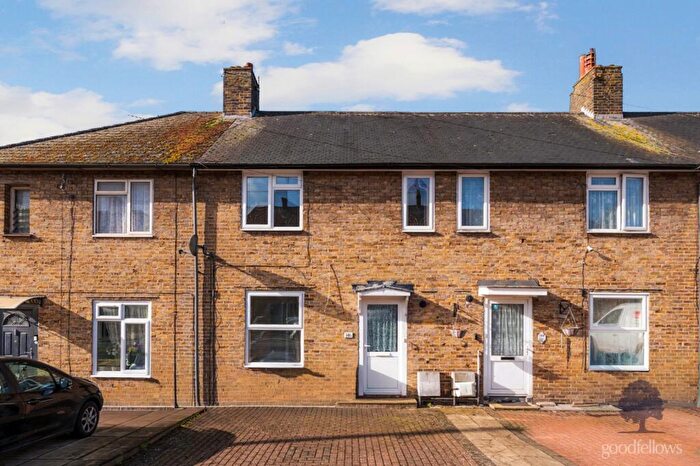 3 Bedroom Terraced House To Rent In Garendon Road, Morden, Surrey, SM4