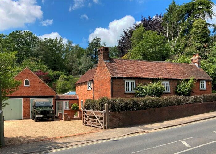 6 Bedroom Detached House To Rent In Frensham Road, Farnham, GU10