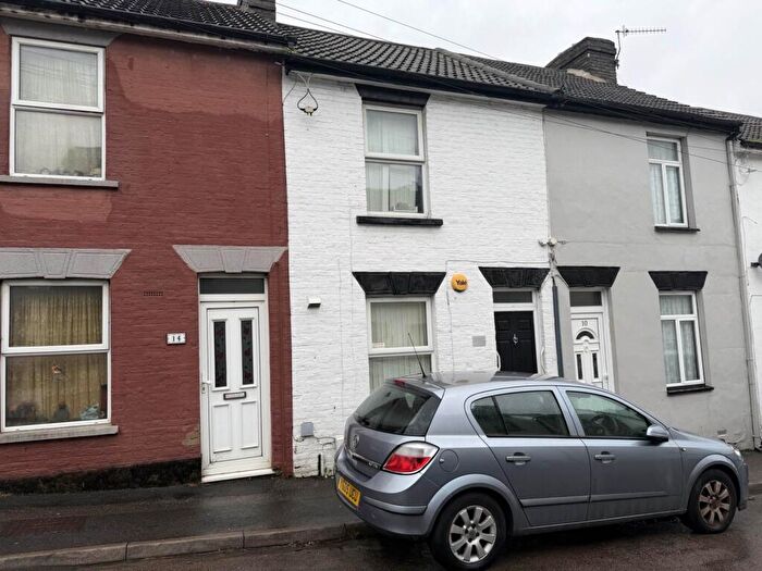 3 Bedroom Terraced House To Rent In Hope Street, Chatham, ME4
