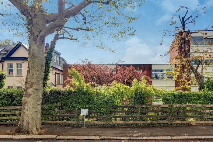 2 Bedroom Flat To Rent In Dollis Avenue, Finchley, N3