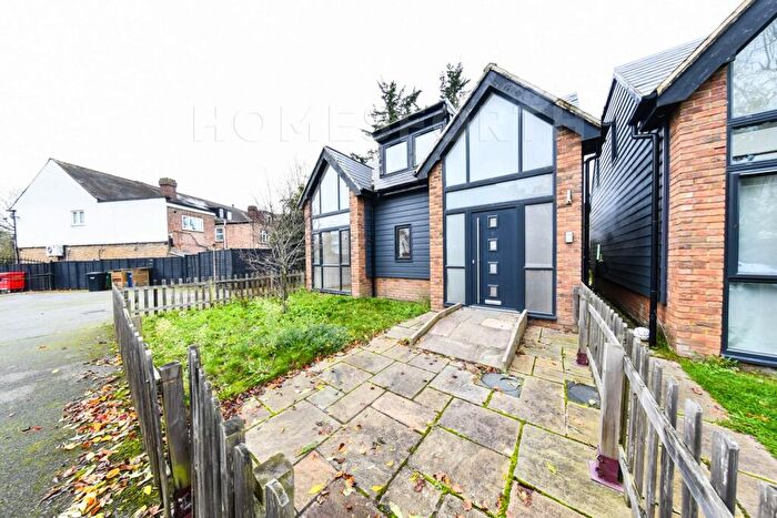 2 Bedroom Detached House To Rent In Edeleny Close, East Finchley, N2