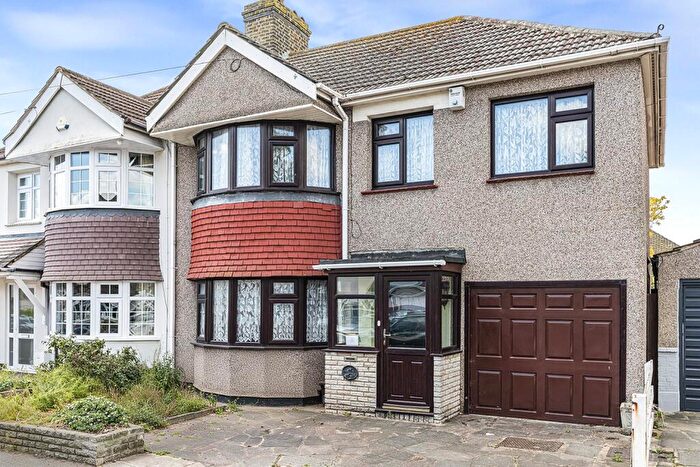 4 Bedroom Semi-Detached House For Sale In Gipsy Road, Welling, Kent, DA16