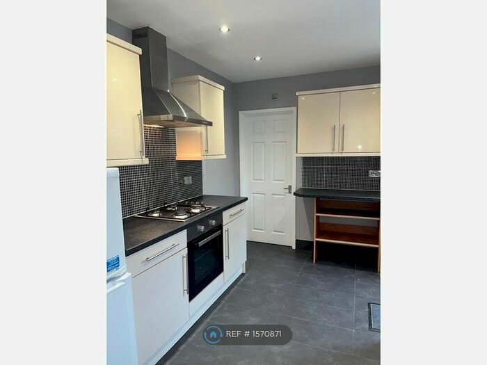 2 Bedroom Flat To Rent In Heaton, Newcastle Upon Tyne, NE6
