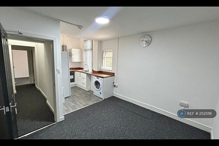 2 Bedroom Flat To Rent In Dickenson Road, Manchester, M13