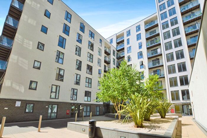 1 Bedroom Flat To Rent In Guildford Road, Woking, Surrey, GU22