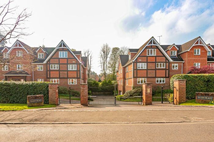 2 Bedroom Flat To Rent In Elgin Place, Weybridge, KT13